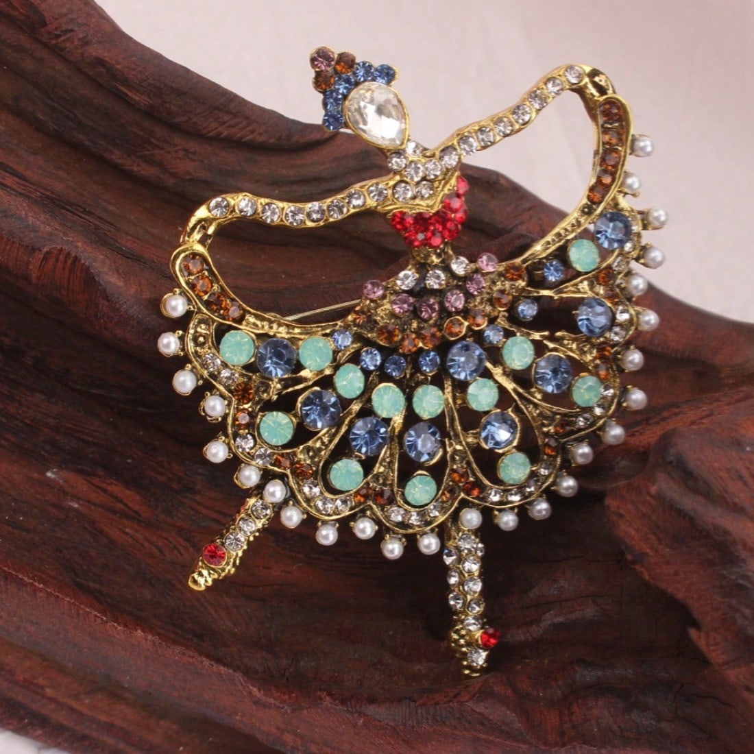 Vintage Fashion Enthusiasts - Broche de danseuse de ballet vintage