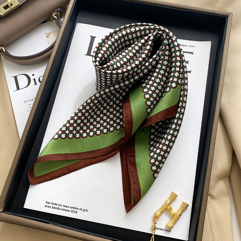 Vintage Fashion Rings - Foulard en satin de soie vintage