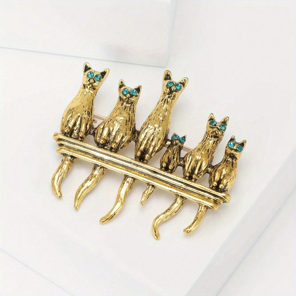 Broche vintage en forme de fam - Vintage Fashion Enthusiasts avis et prix