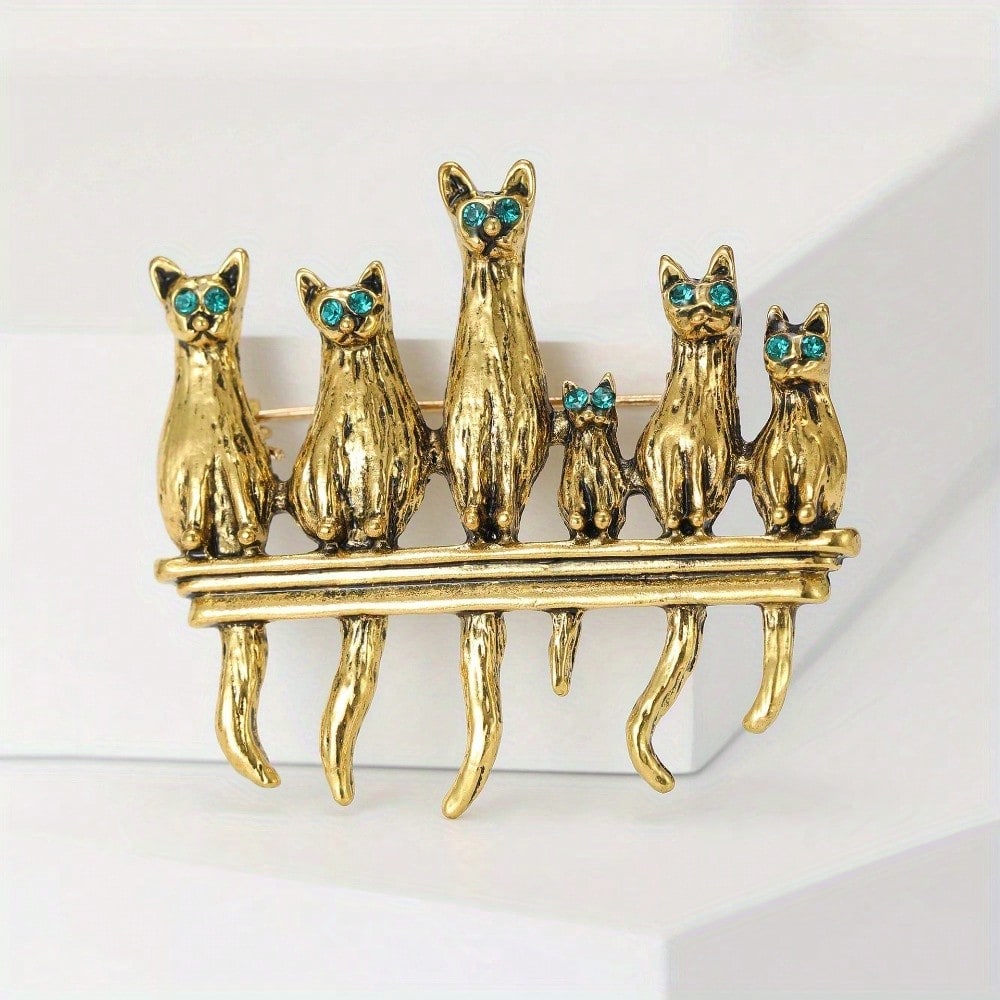 Broche vintage en forme de fam - Vintage Fashion Enthusiasts avis et prix
