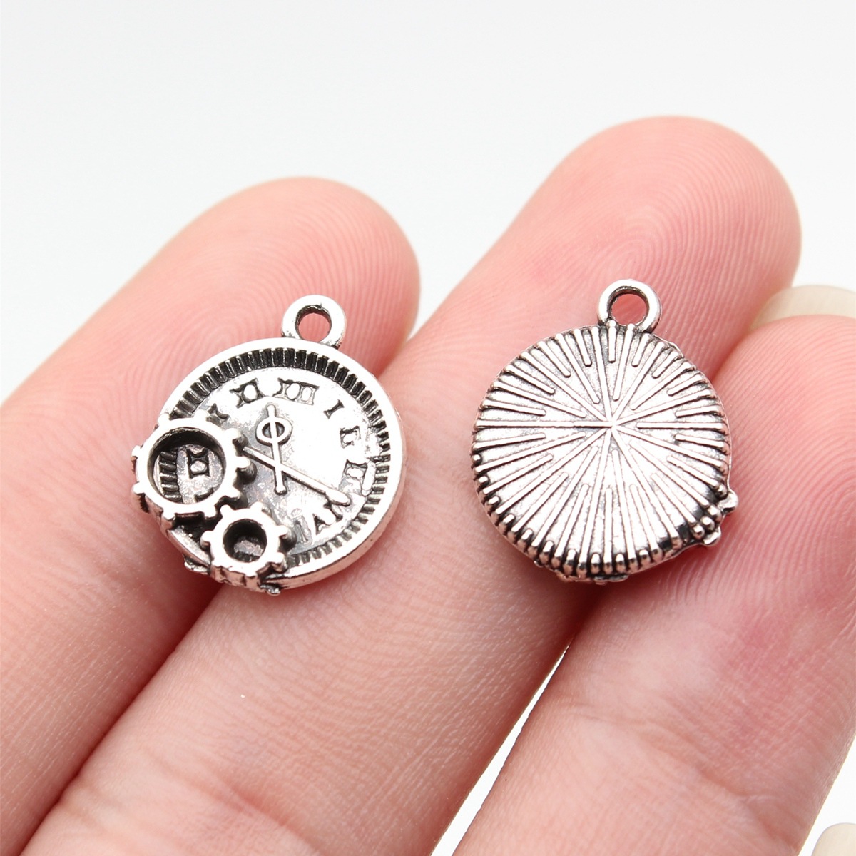 WYSIWYG – breloques d'horloge  - Vintage Fashion Nova avis et prix