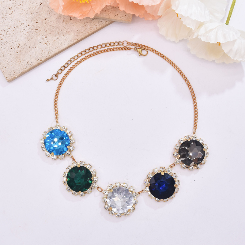 Collier incrusté de diamants v - Vintage Fashion Vogue avis et prix