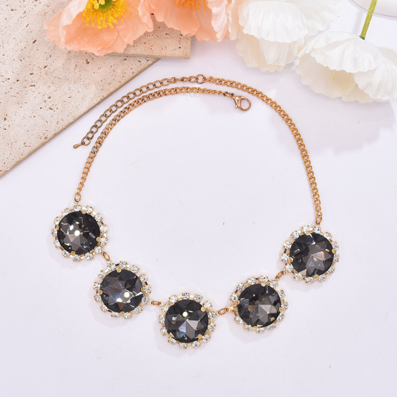 Collier incrusté de diamants v - Vintage Fashion Vogue avis et prix