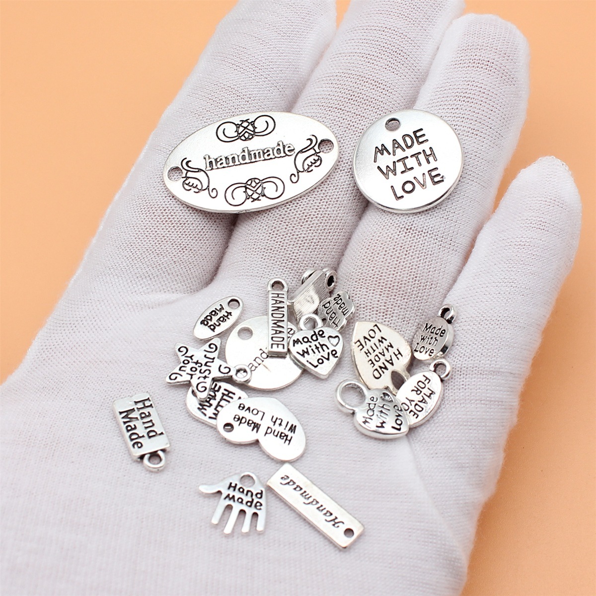 Collection de breloques faites - Vintage Fashion Tags avis et prix